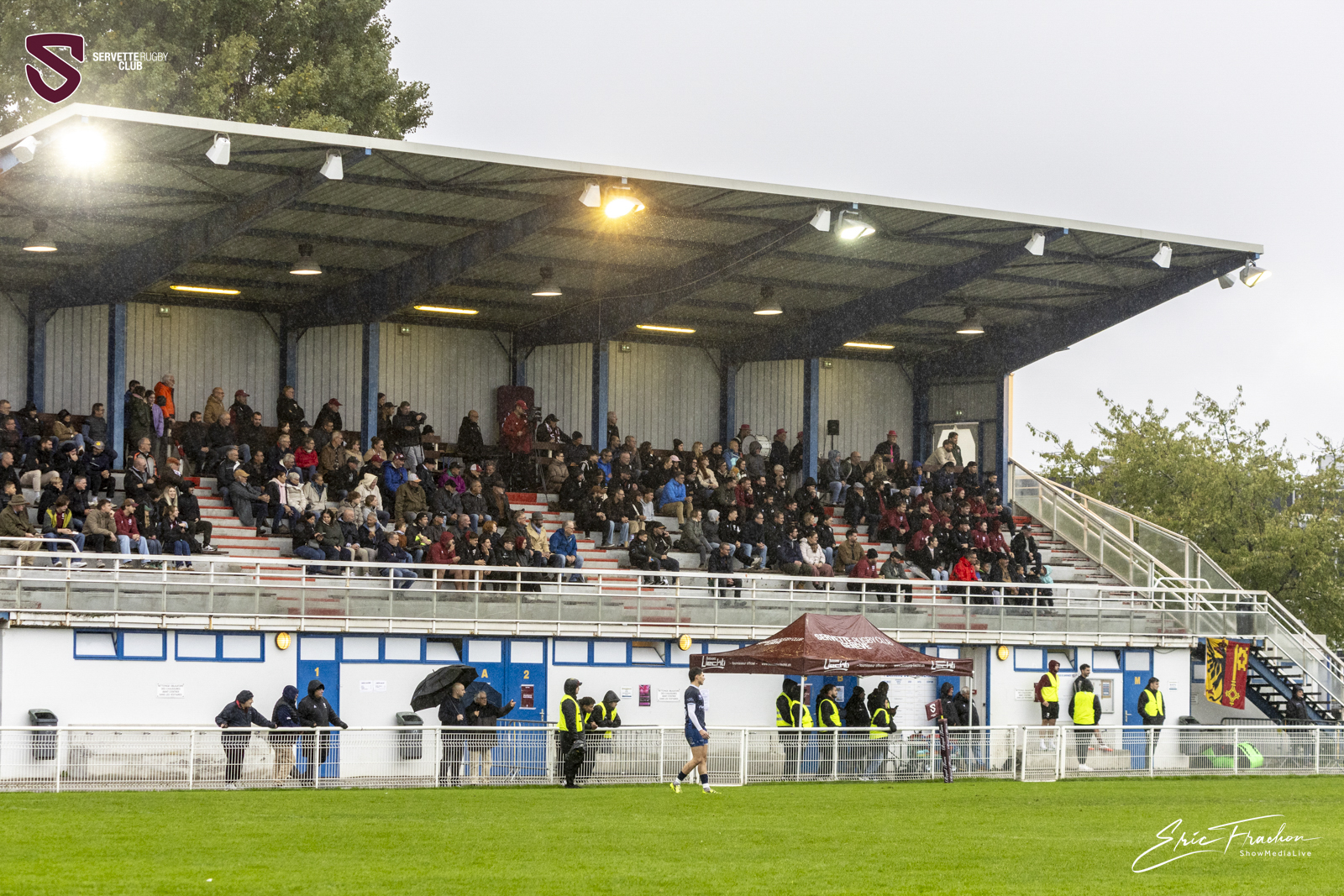 🏉🎀 Servette Rugby : sous une pluie battante, les Grenat s’imposent pour Octobre Rose ! / 🏉🎀 Servette Rugby: A Victory in the Pouring Rain for Pink October!